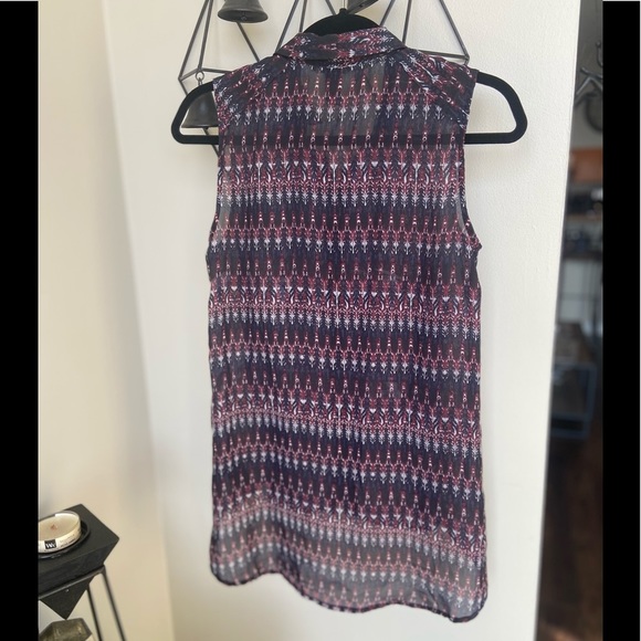 H&M | Semi-Sheer Button Down Sleeveless Blouse - Picture 3 of 3